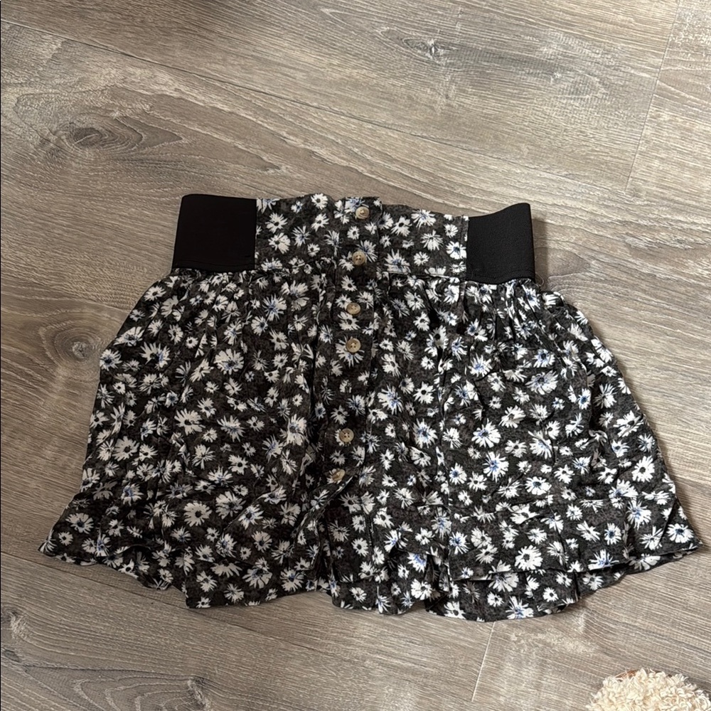 American Eagle Outfitters Black and White Skirt